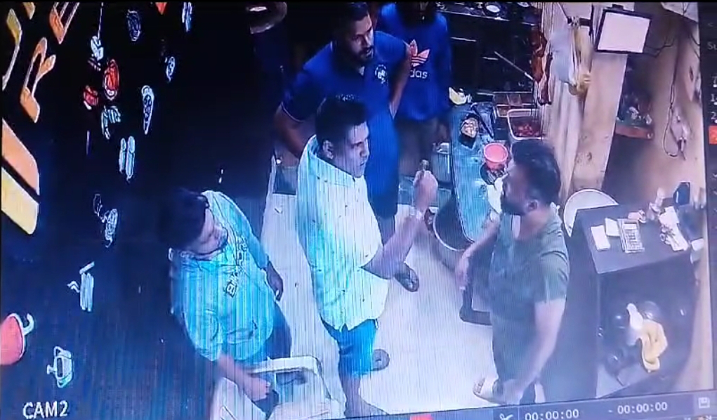 "Off duty" police gang up in Machel