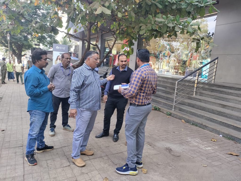 Notice to shopkeepers without Kannada placards