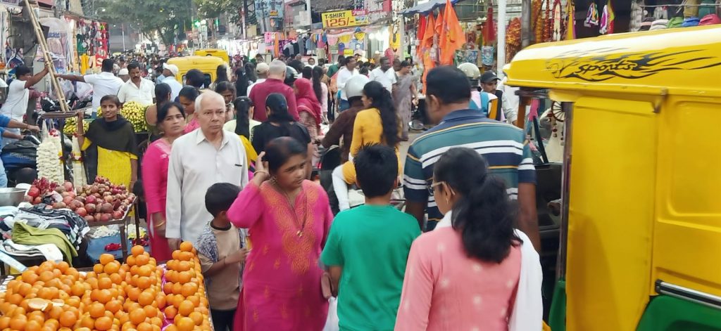 मकरसंक्रांतीच्या साहित्याची बाजारात लगबग Makar Sankranti materials available in the market
