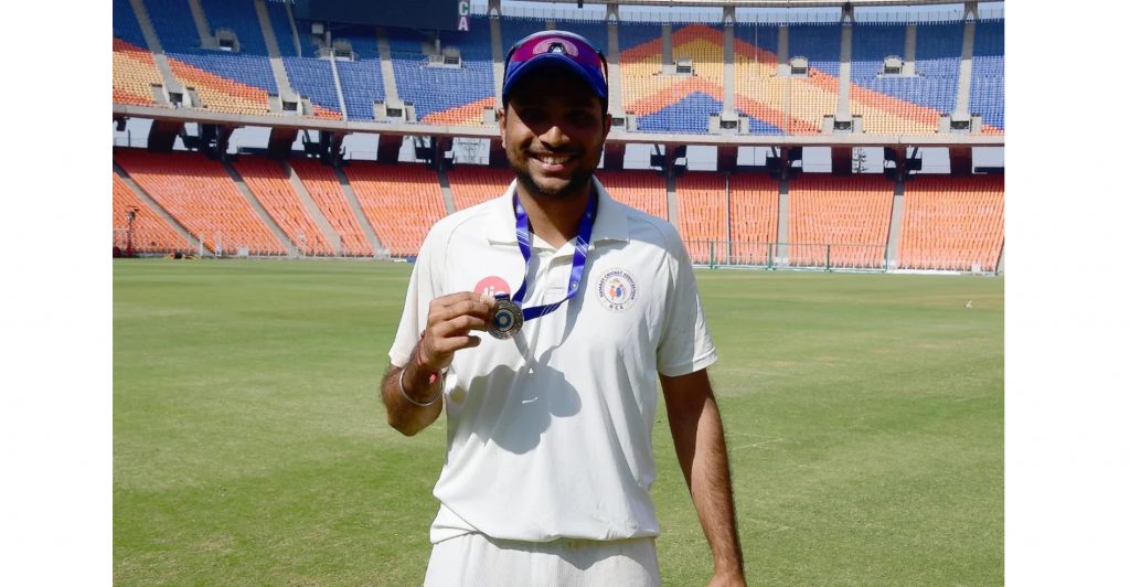 10 batsmen wrapped up for just 53 runs