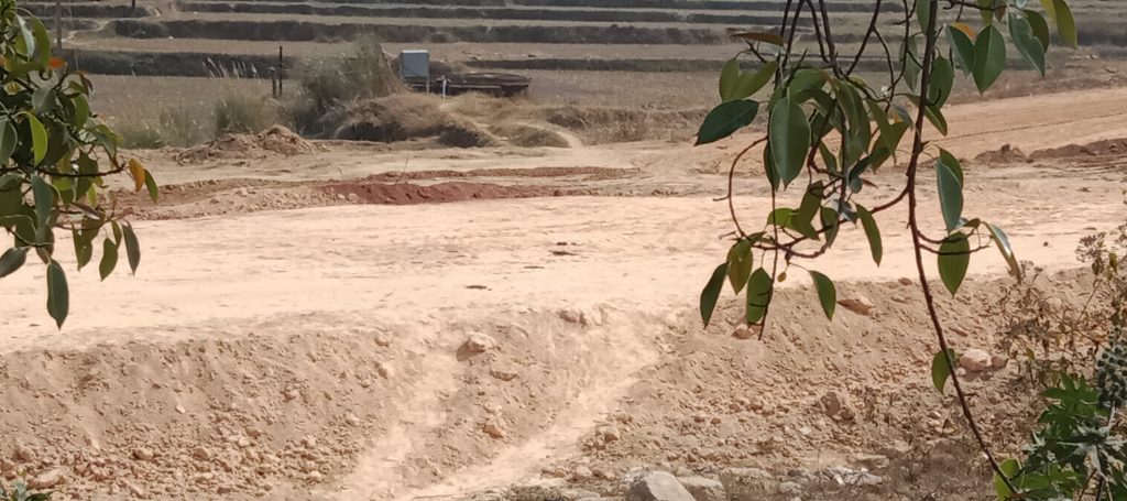 गुंजीनजीक पॅसेज सोडण्याकडे महामार्ग प्राधिकरणाचे दुर्लक्ष Neglect of Highways Authority to leave passage near Gunjin