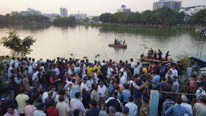 13 students, 2 teachers die after boat capsizes in Gujarat