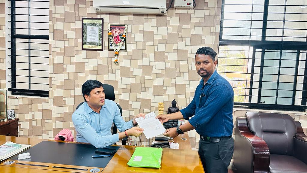 सोमवारी शहरातील मांसाहारी दुकाने बंद करा Closed non-vegetarian shops in the city on Mondays