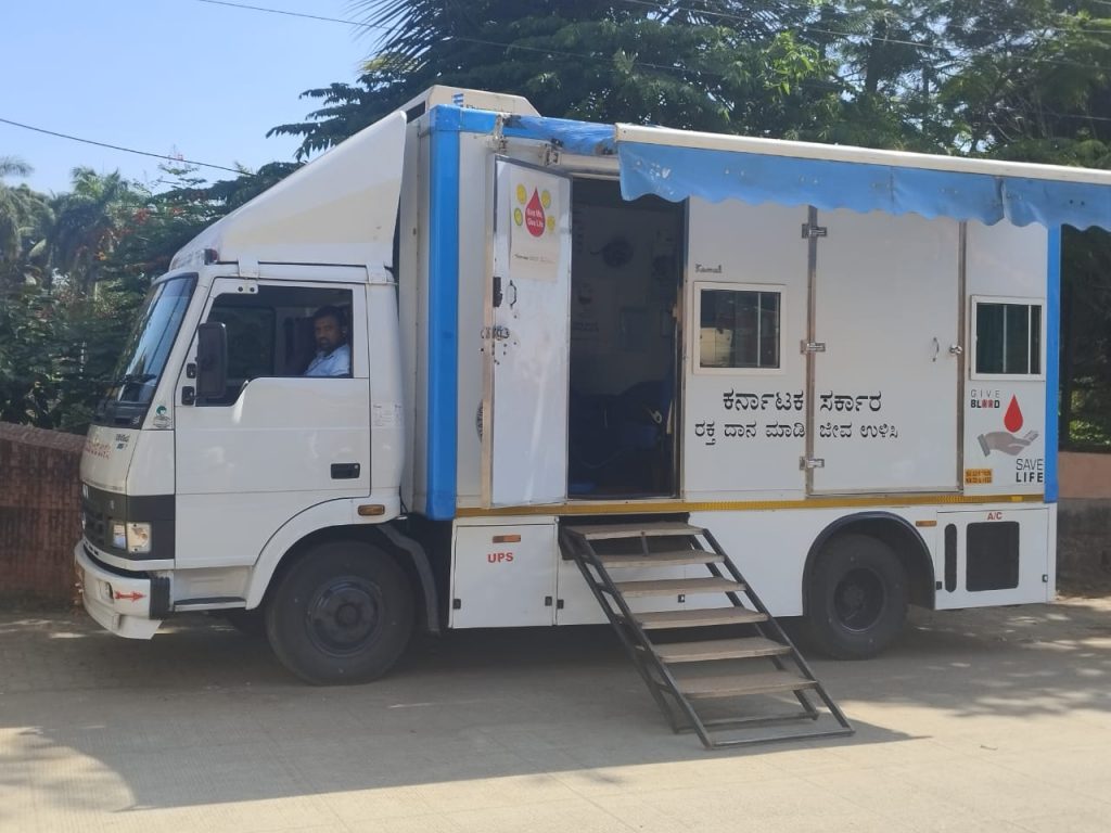 मोबाईल ब्लड व्हॅन सक्रिय Mobile blood van activated
