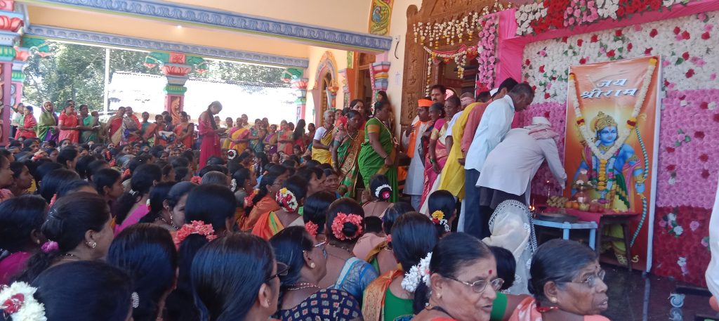 गुंजीत श्रीराम मूर्ती प्रतिष्ठापनानिमित्त शोभायात्रा अयोध्याप्रमाणेच सर्व मुहूर्त साधून केली पूजा On the occasion of installation of Gunjit Shree Ram idol, worship was done on all occasions as in Ayodhya.