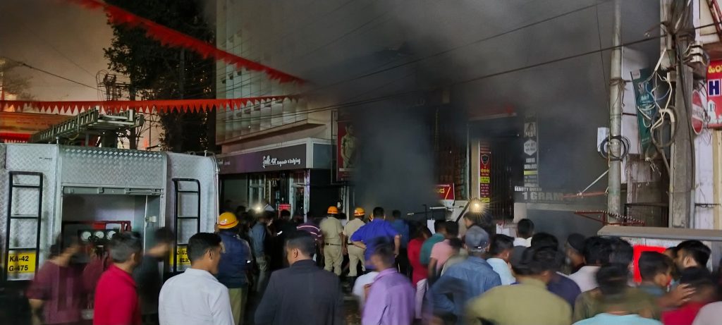 Chappal shop in Maruti Galli gutted by fire