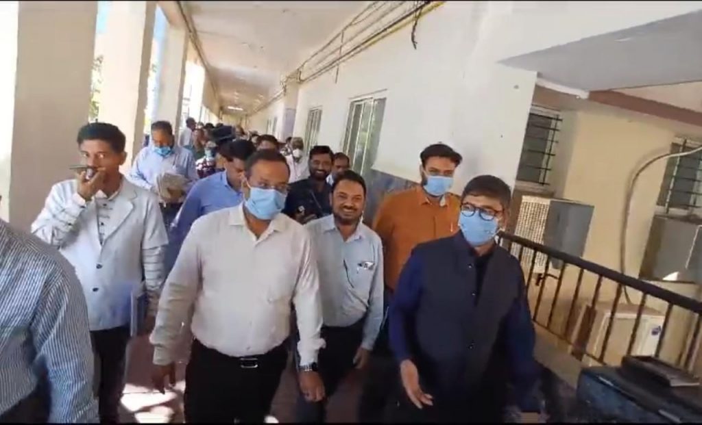District in-charge secretary Anjum Parvez made a surprise visit to the district hospital