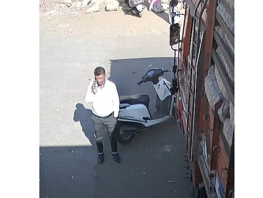 मार्केट यार्ड रक्कम चोरीप्रकरणी घी गल्लीच्या युवकाला अटक Youth of Ghee Galli arrested in case of theft of market yard money