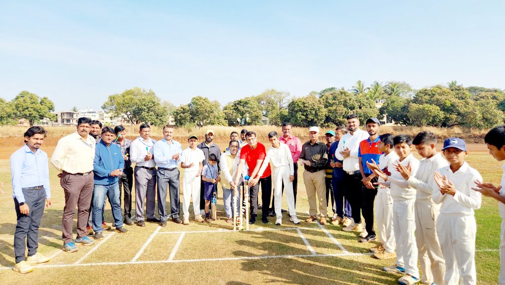 केएलई अ, ब संघांची विजय सलामी KLE A, B team's victory salute