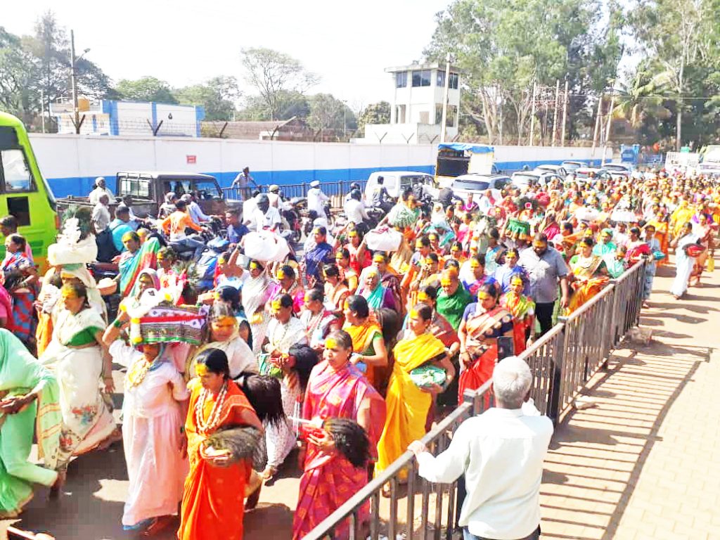 Devotees from Sambara leave for Yallamma hill with delicious procession