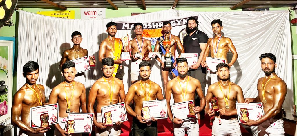 अमित सावंत मि मातोश्री किताबाचा मानकरी Amit Sawant Honoree of Mr. Matoshree Kitab