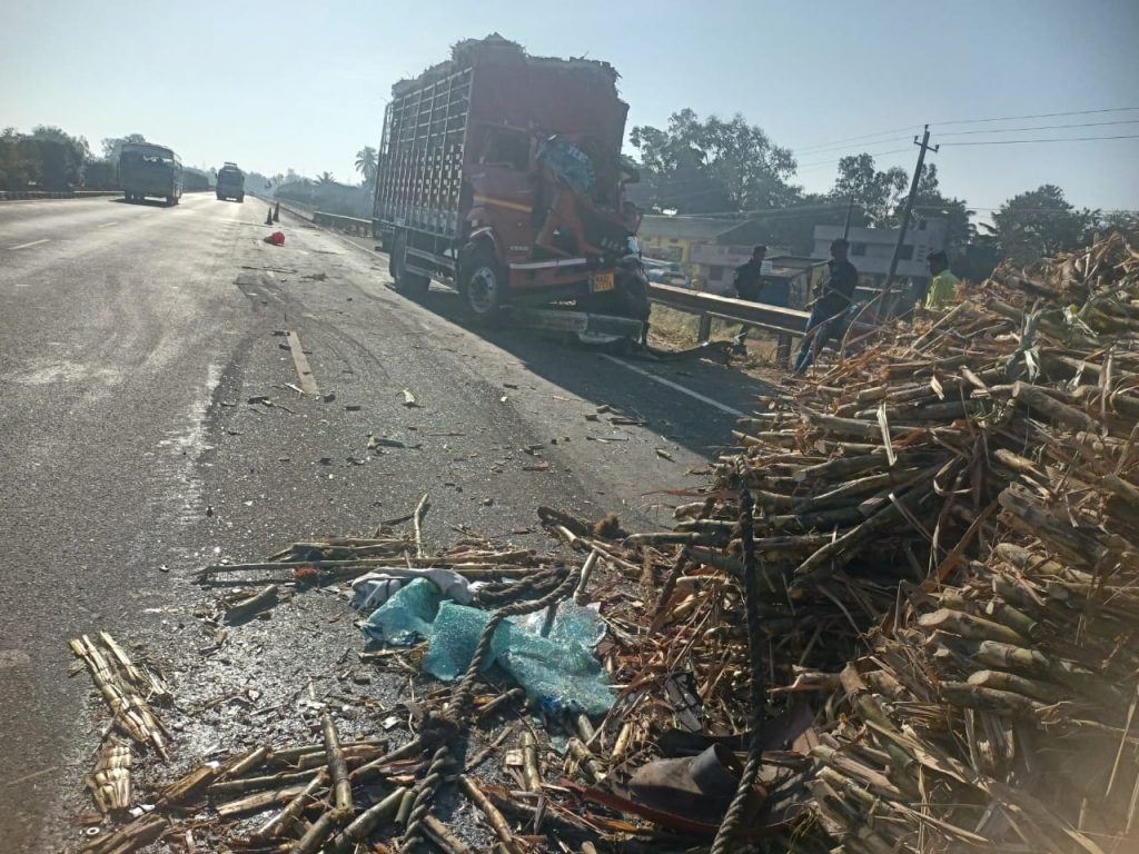 A speeding tempo collided with a sugarcane tractor near Halgyan
