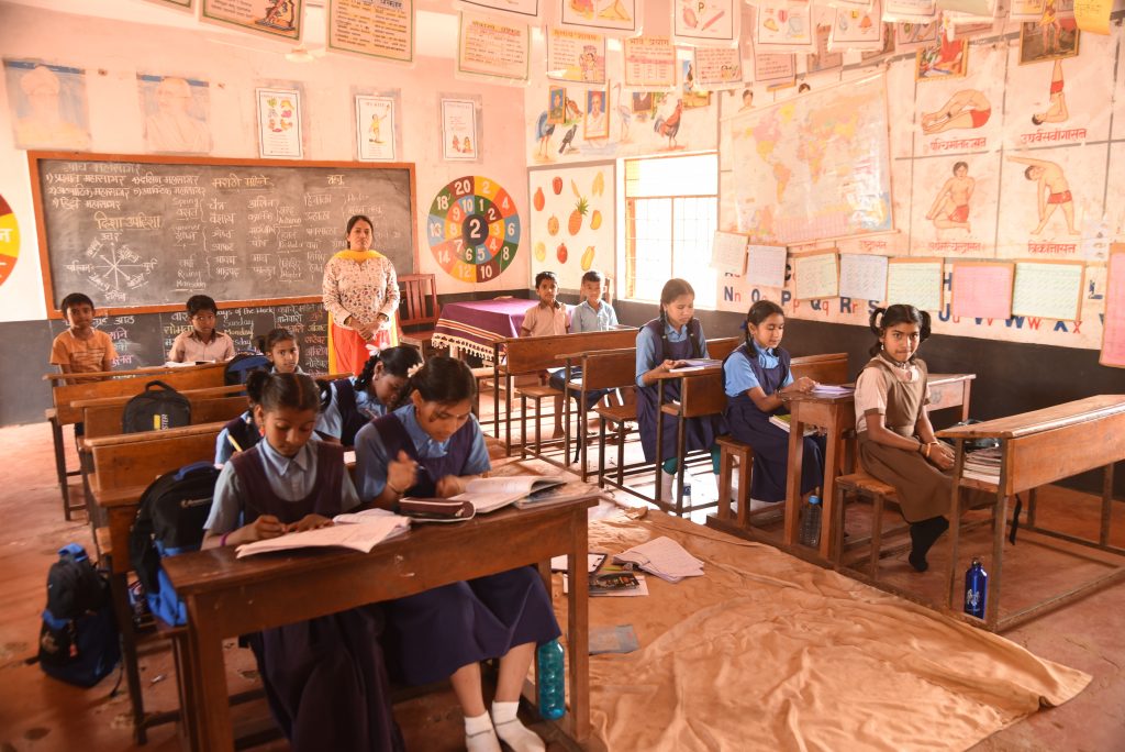 मराठी शाळा वाचविण्याचे मोठे आव्हान A big challenge to save Marathi schools