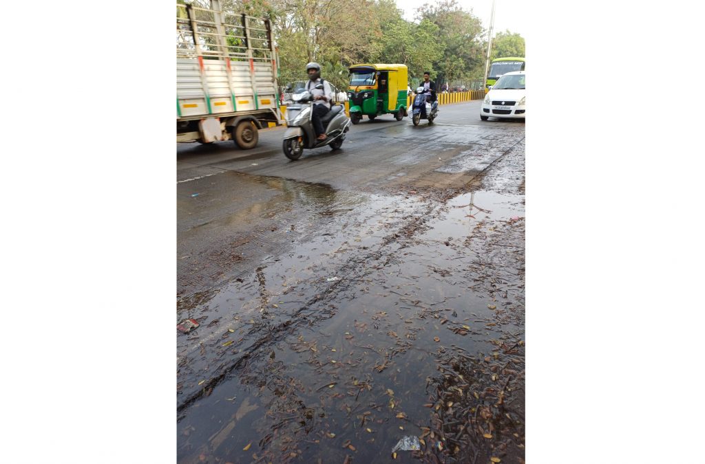 Water leakage on Nehrunagar Road