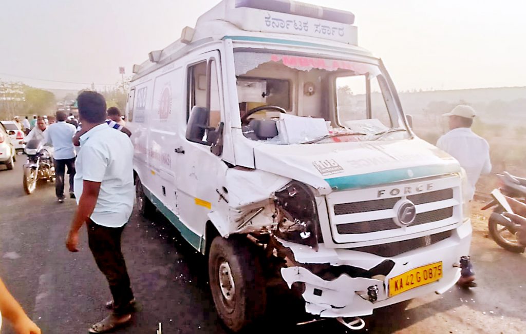 रुग्णवाहिका-दुचाकी अपघातात एक ठार One killed in ambulance-bicycle accident