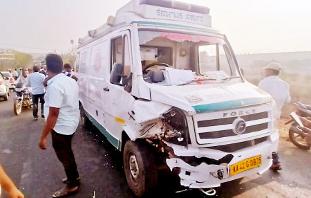 रुग्णवाहिका-दुचाकी अपघातात एक ठार One killed in ambulance-bicycle accident