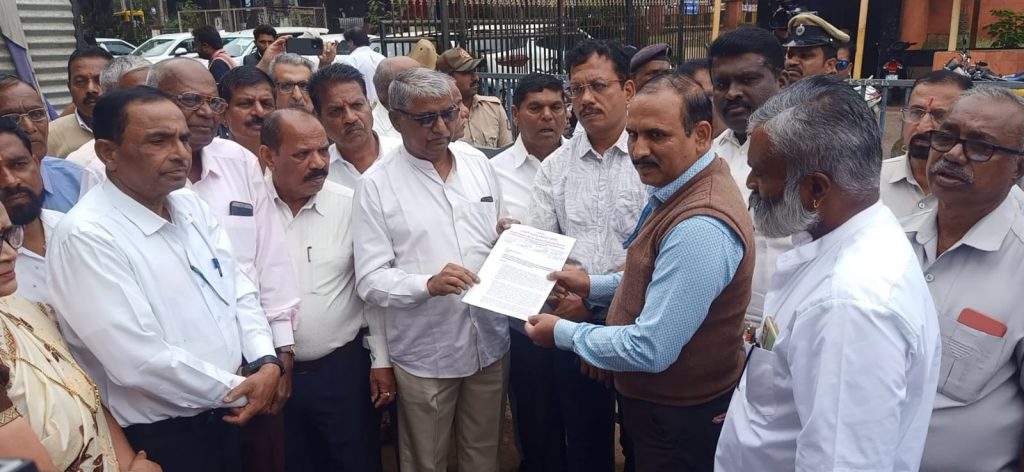 कारवाई न झाल्यास तीव्र आंदोलन छेडू If no action is taken, we will launch a strong agitation