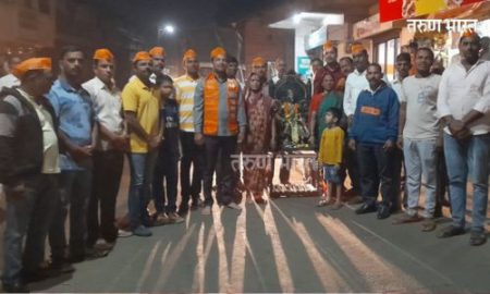 मराठा आरक्षणाच्या आद्यादेशाचा कोगे व महे परिसरात साखर, पेढे वाटून आनंदोत्सव Koge and Mahe Maratha Reservation Ordinance Celebration