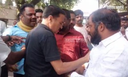 मिरजेत दोन्ही शिवसेनेच्या शहर प्रमुखांमध्ये कार्यालयाच्या जागेवरून राडा; एकमेकांना अश्लील शिवीगाळ Sangli Miraj ShivSena city