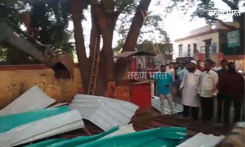 Breaking : मिरजेत ठाकरे गटाचे कार्यालय जमीनदोस्त! पोलीस आणि शिवसैनिकांमध्ये झटापट, पालकमंत्र्यांच्या सांगण्यावरून कारवाईचा ठाकरे गटाकडून आरोप Sangli Miraj ShivSena