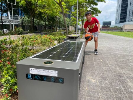 A phone that charges on a bench is an amazing technology from China