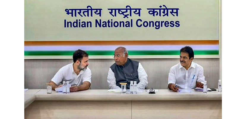 काँग्रेसच्या मोर्चेबांधणीला वेग! आठ राज्यांमध्ये निवडणूक समिती जाहीर Speed up the construction of the Congress front