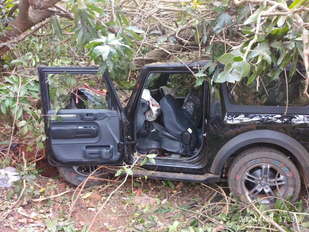 आंबोलीत थार झाडाला आदळली ; एक जागीच ठार