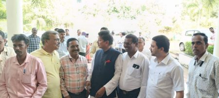 शिक्षणमंत्री केसरकरांनी दिल्या सावंतवाडीतील पत्रकारांना शुभेच्छा