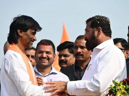 आधी मराठा आरक्षणाची जबाबदारी, मग कुटूंबाकडे दिले लक्ष