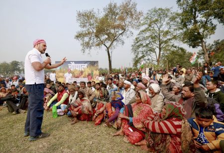 बिहारमध्ये शेतकऱ्यांशी राहूल गांधी यांचा संवाद; केंद्र सरकारकडून शेतकऱ्यांवर अन्याय : राहुल गांधी Injustice to farmers by central government: Rahul Gandhi