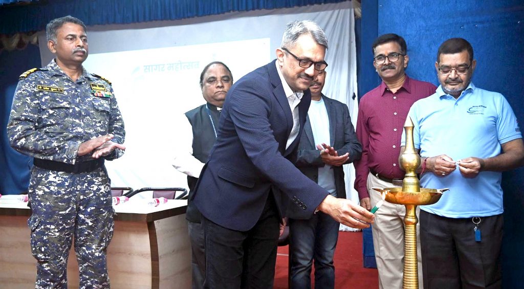 सागर संशोधनावर प्रकाश टाकण्याचे प्रयत्न Efforts to shed light on ocean research