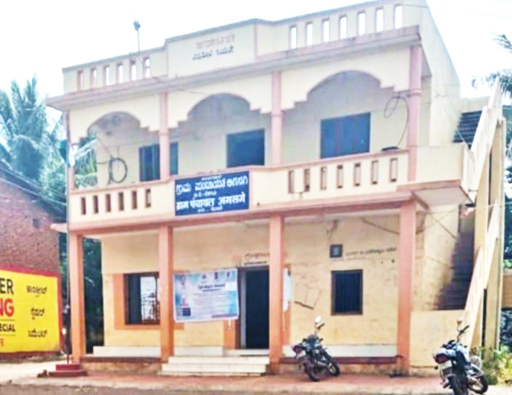 ग्रामसभा होऊन महिना उलटला तरी विकासकामांना खीळ Even after a month has passed since the gram sabha, the development work is hampered