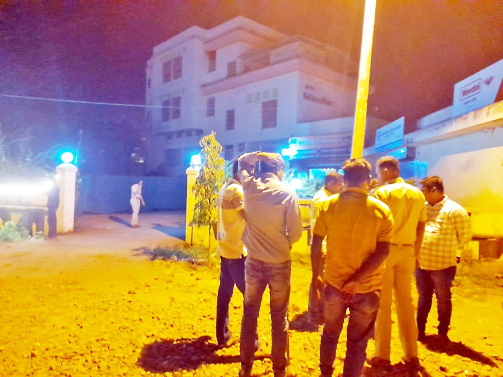 Worker dies after falling from lodge building