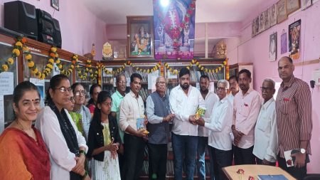 आचरा रामेश्वर वाचनमंदिरात विनामूल्य ग्रंथभेट वितरणचा शुभारंभ