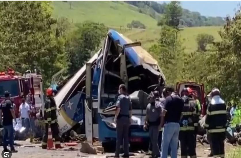 Minibus and truck collide in Brazil