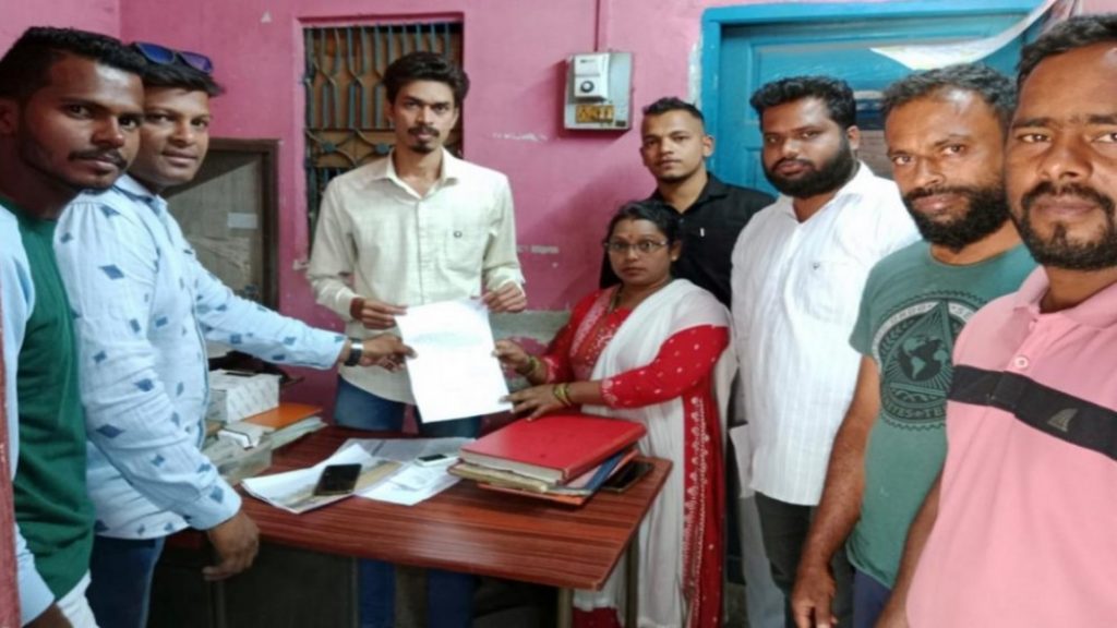 न्हावेलीतील जीर्ण पोल तात्काळ बदला ;दखल न घेतल्यास आंदोलन