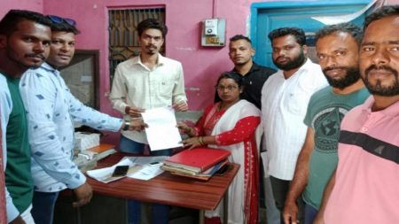 न्हावेलीतील जीर्ण पोल तात्काळ बदला ;दखल न घेतल्यास आंदोलन