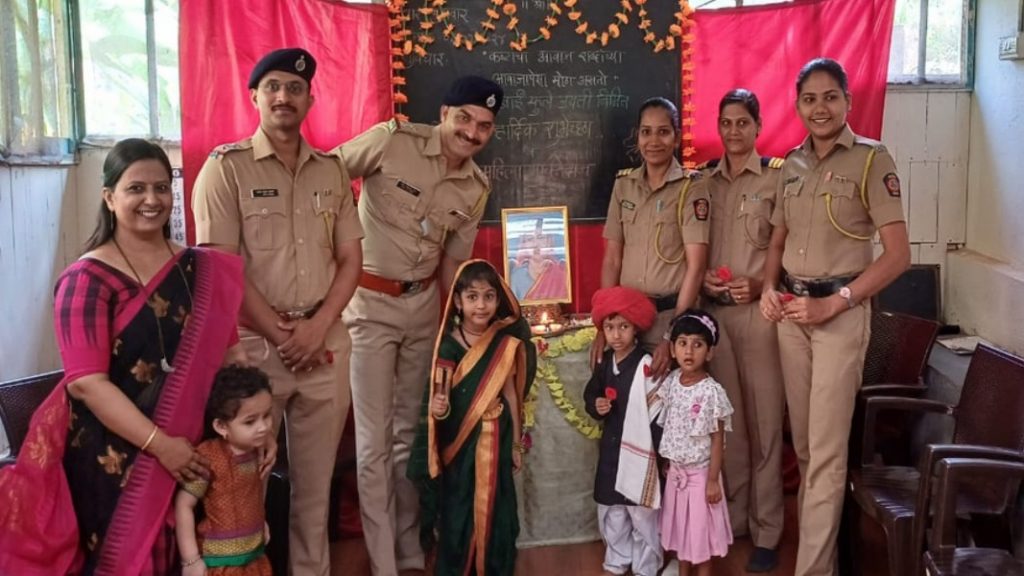 सावंतवाडीत पोलीसांसमवेत सावित्रीबाई फुले जयंती साजरी