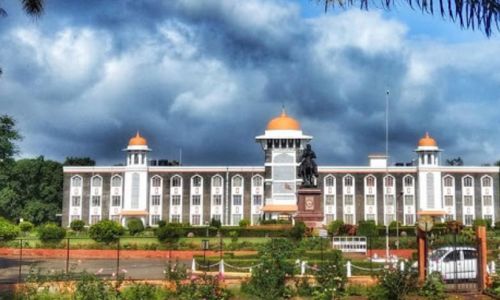 विद्यापीठातील सर्वच सुवर्णपदकांवर ‘सावित्रीं’चाच ठसा All the gold medals in the university have the imprint of 'Savitri'