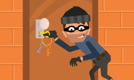 राजापूर शहरात गजबजलेल्या वस्तीत घरफोडी Burglary in crowded area in Rajapur city