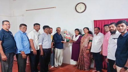 निलम भालेकरचा परीट समाजातर्फे सत्कार