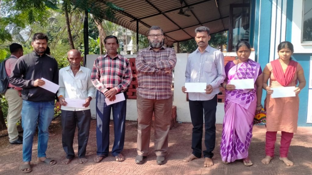 सामंत ट्रस्ट तर्फे गरजू व्यक्तींना धनादेश प्रदान