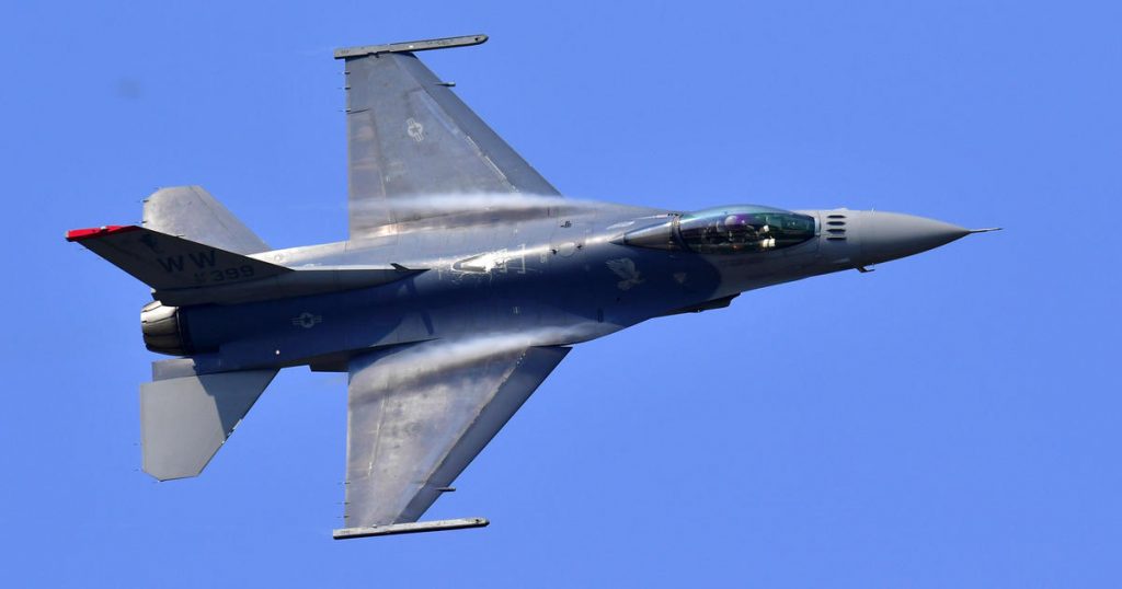 अमेरिकेचे एफ-16 लढाऊ विमान दक्षिण कोरियात कोसळले US F-16 fighter jet crashed in South Korea