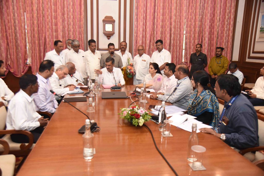 मराठा आरक्षणाप्रमाणे सीमाप्रश्न सोडवणार! Maratha will solve the border issue like reservation!