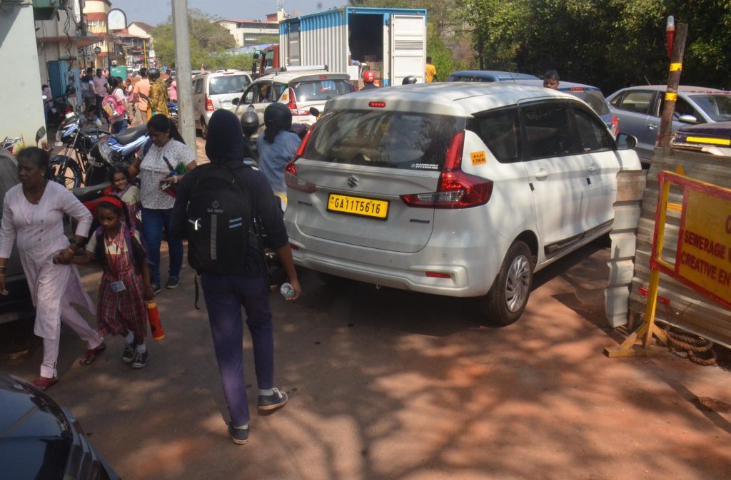 ‘स्मार्ट सिटी’ ठरतेय ठोकेदुखी 'Smart City' is becoming a problem