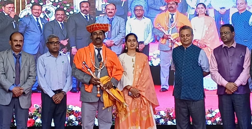 Sunil Aptekar felicitated by Nairtrutya Railway