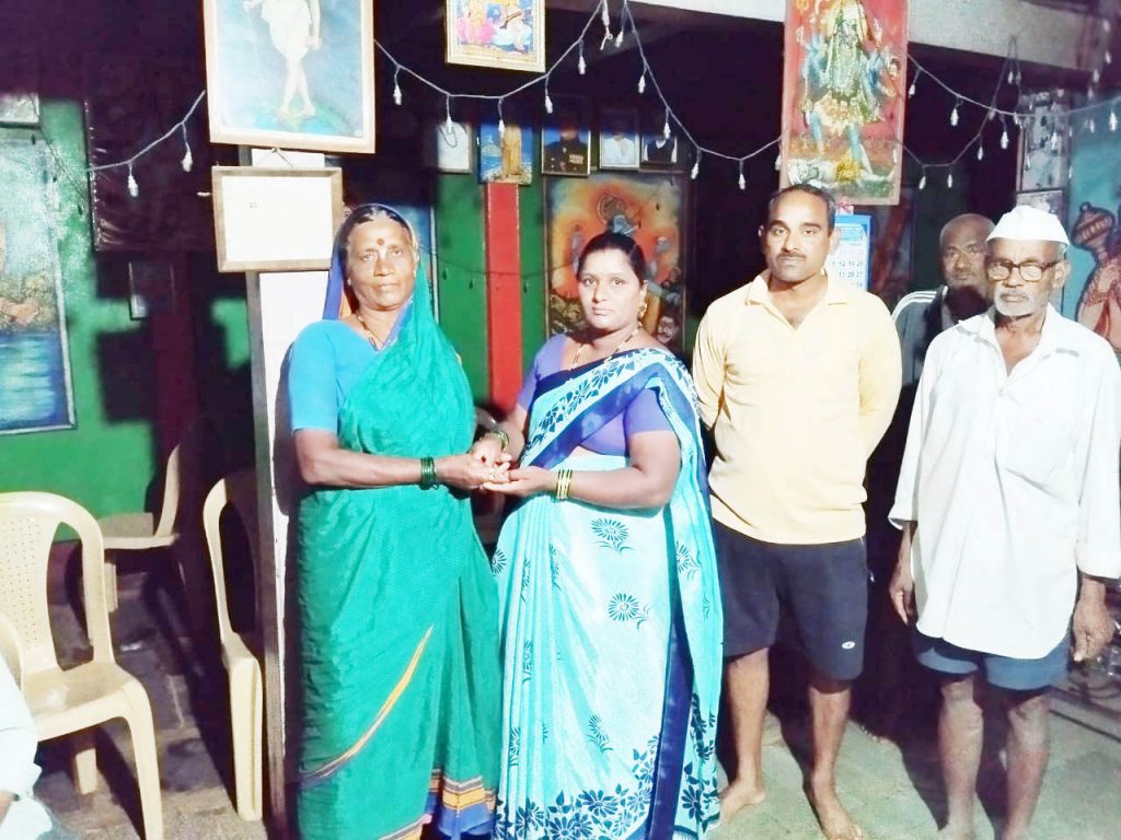 सापडलेले मंगळसूत्र केले परत Returned mangalsutra found