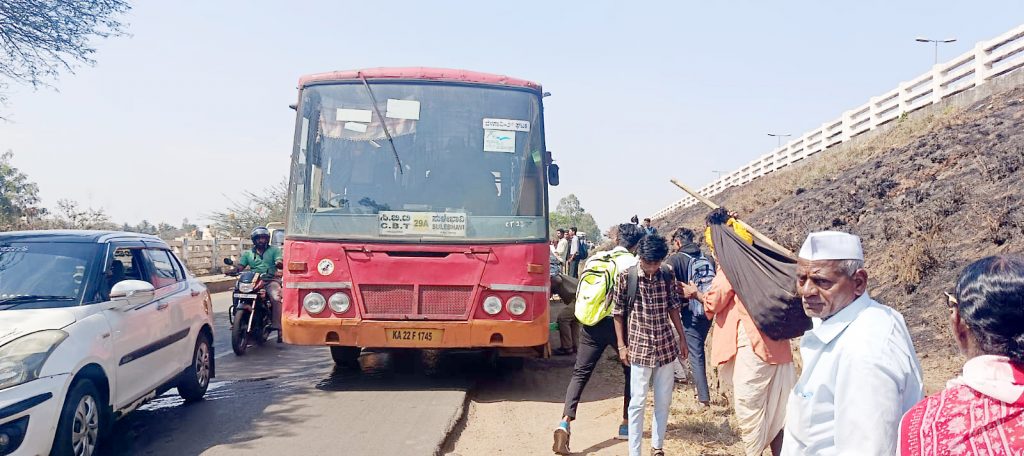 Belgaum-Sulebhavi bus catches fire, passengers rush