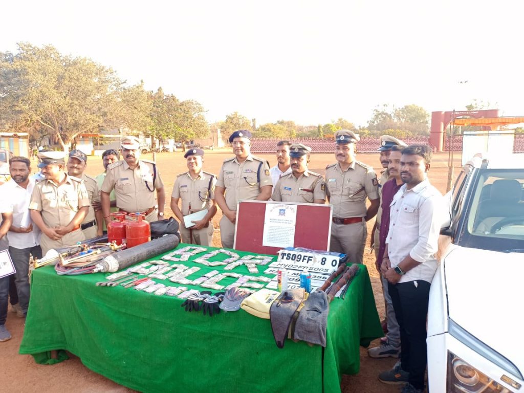 एटीएम फोडणाऱ्या हरियाणातील त्रिकुटाला अटक Haryana trio arrested for breaking ATM