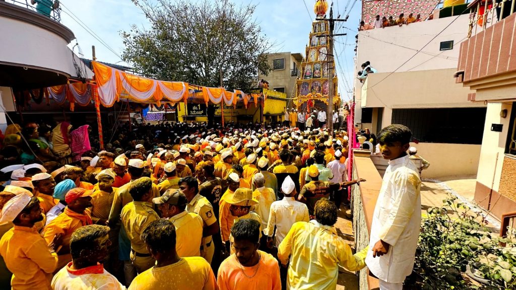 भंडाऱ्याच्या उधळणीत बसरीकट्टी महालक्ष्मी रथोत्सव Basarikatti Mahalakshmi Rathotsav in Bhandara